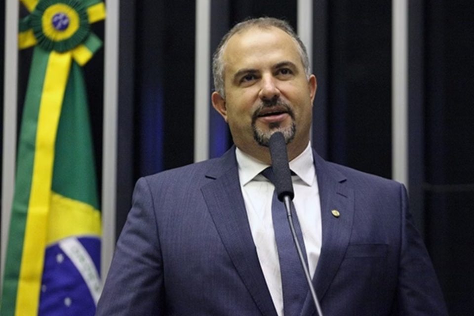 Ricardo Maia est proibido judicialmente de se aproximar do seu pai (Crdito: Agncia Cmara )