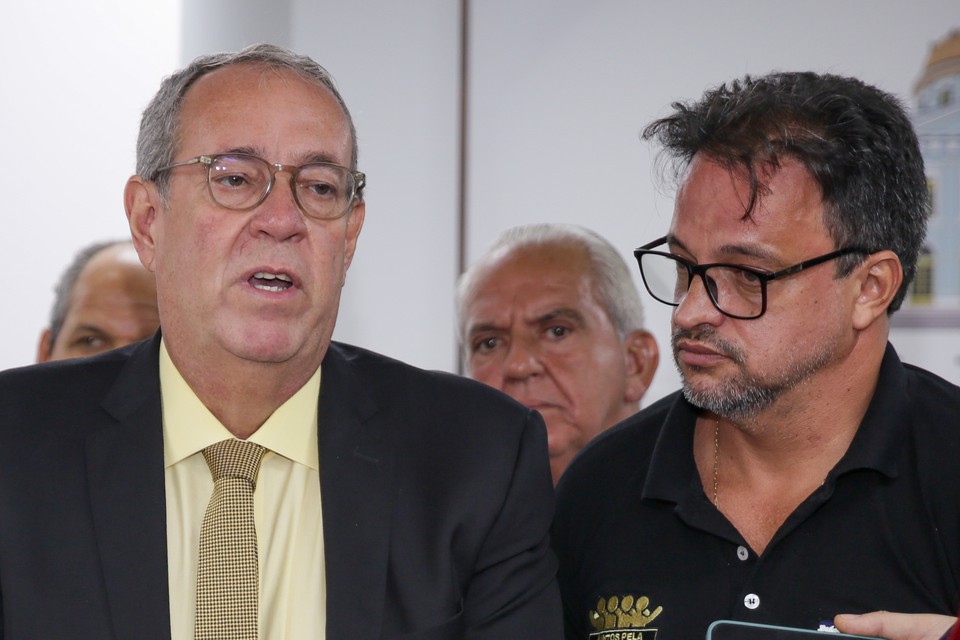 O presidente da Alepe, lvaro Porto (PSDB) destacou que o Poder Legislativo ir tentar intermediar as negociaes  (Foto: Rafael Vieira/DP)