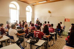 Dia dos professores: bnus de desempenho comear a ser pago nesta tera-feira (15) (Foto: Rafael Vieira/DP)