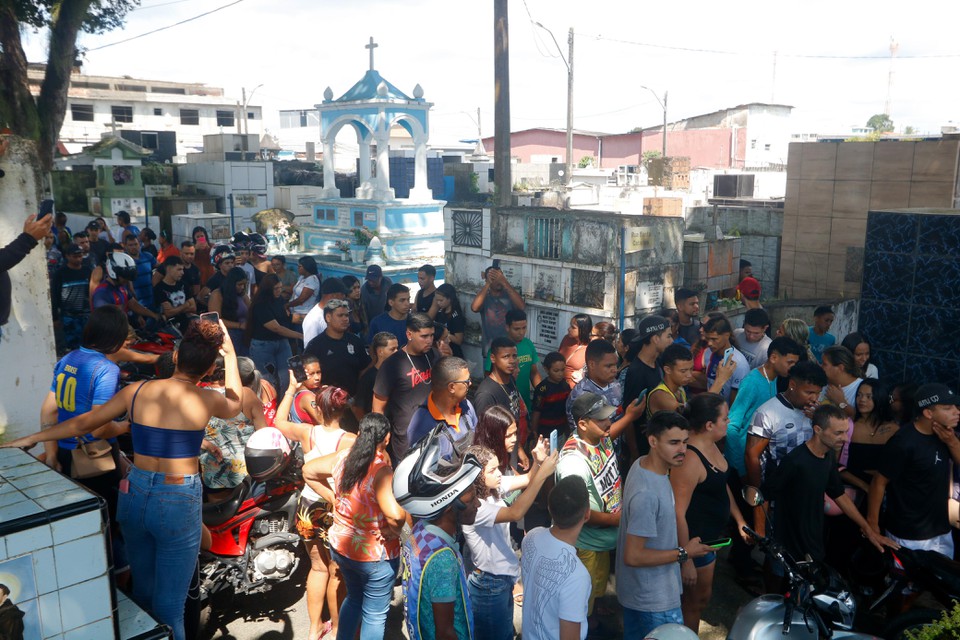 Seis pessoas morreram com o impacto da coliso (Foto: Marina Torres/DP)