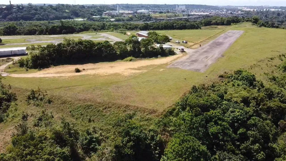 Pista em rea de proteo ambiental foi descoberta no Recife  (Foto: Polcia Civil)