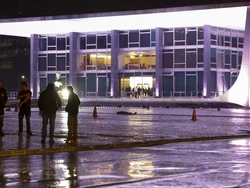 Planalto tem segurana reforada; Bope faz varredura na praa (foto: Bruno Peres/Agncia Brasil)