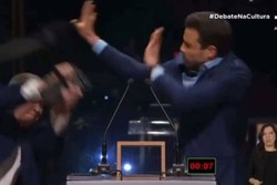 Datena d cadeirada em Pablo Maral durante debate na TV Cultura (Datena d 'cadeirada' em Pablo Maral durante debate na TV Cultura - (crdito: Reproduo/TV Cultura)
)