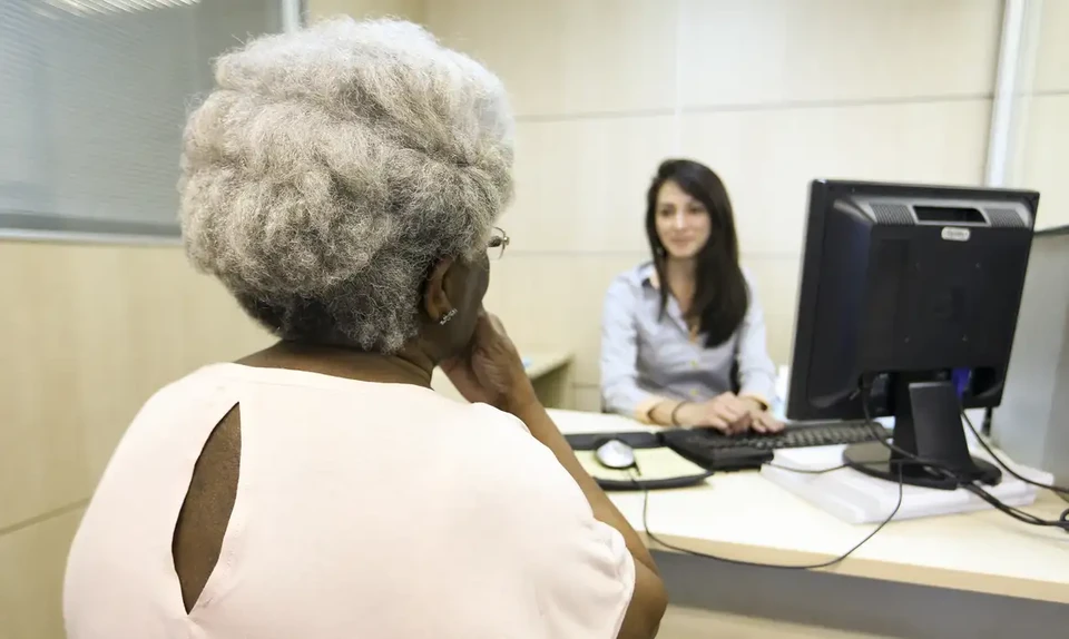 Fora-tarefa atender pessoas que tiveram o benefcio bloqueado recentemente 
 (foto: Marcelo Camargo/Agncia Brasil)