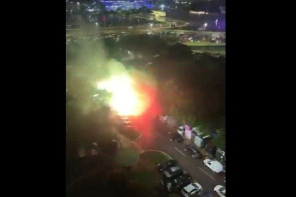 Vdeo mostra momento de exploso de carro na Esplanada (foto: Reproduo/X)