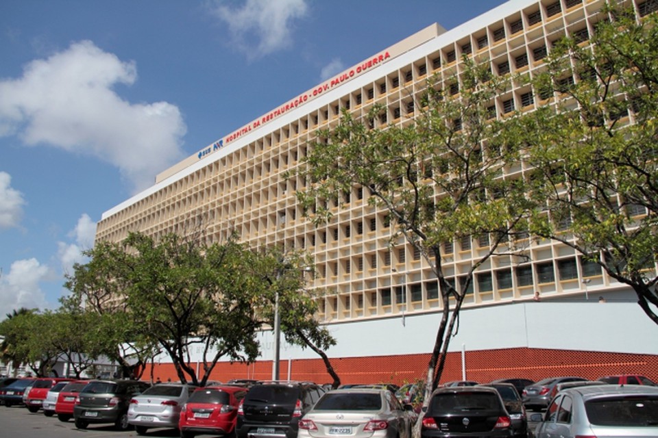 A vtima foi transferida para o Hospital da restaurao, no Recife (Foto: Divulgao)
