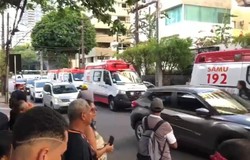   MPT  investiga desabamento de andaime com 5 feridos  em Boa Viagem  (Foto: Acidente aconteceu na semana passada, em prdio )