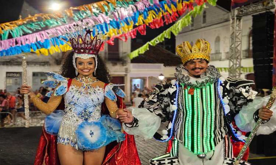 Wanderley Aires e Thayane Gomes ocuparo o trono da folia, cumprindo um longo calendrio de compromissos com Momo at o prximo carnaval (Foto: Wagner Ramos/PCR Imagem)