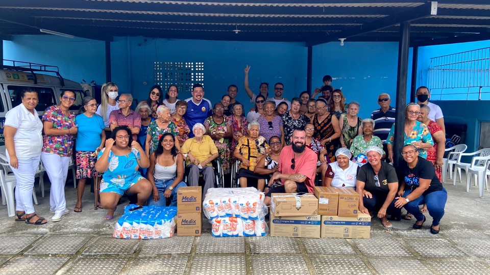 Iniciativa possui 50 voluntrios e realiza cerca de 30 aes por ano nos bairros do Cordeiro, Vrzea, Torre e Madalena (Foto: Divulgao)