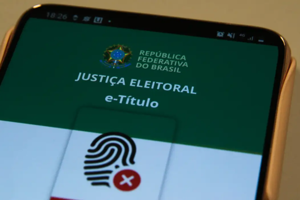 O cidado pode fazer sua justificativa de ausncia por meio do aplicativo e-Ttulo da Justia Eleitoral (Crdito: Agncia Brasil)