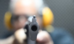 O novo decreto exige que atiradores compaream a clubes de tiro uma vez por ano no mnimo, mas projeto de deputados pode flexibilizar regra
