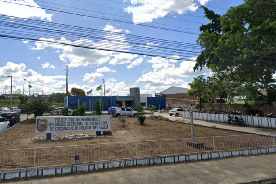 A denncia foi registrada pela Delegacia de Limoeiro.  (Foto: Reproduo/ Google Street View)