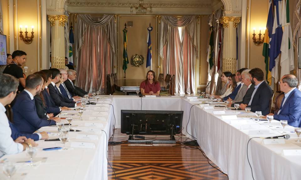 No encontro, a governadora agradeceu pela unio em torno da resoluo do problema e anunciou que o primeiro edifcio condenado que integra a lista de imveis que sero indenizados foi demolido (Foto: Rafael Vieira/DP Foto)