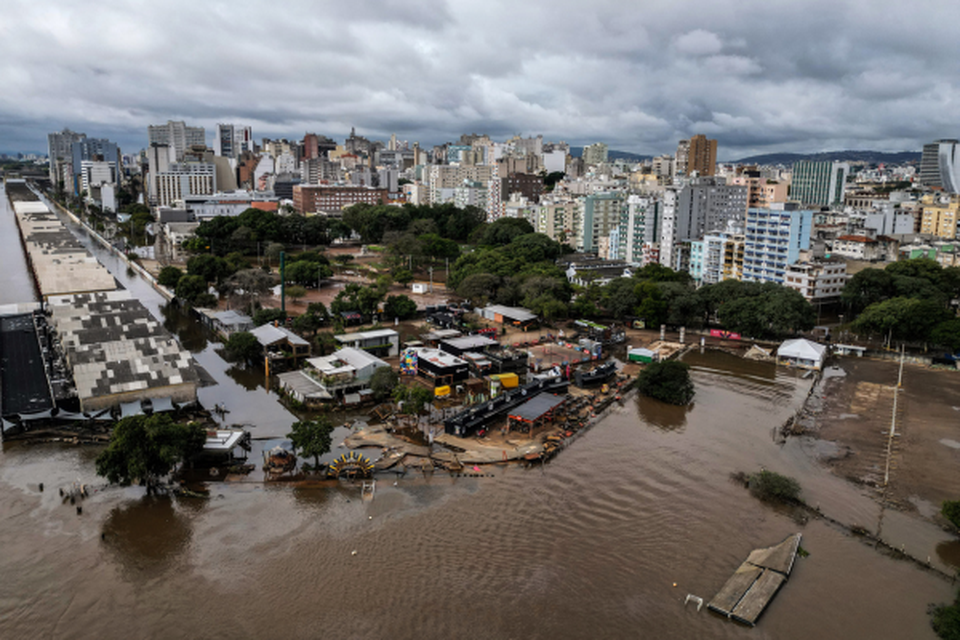 A previso  de muita chuva nos prximos dias em Porto Alegre (Crdito: NELSON ALMEIDA / AFP)