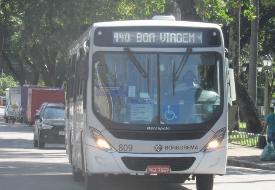 Um esquema de transporte pblico foi organizado pela Autarquia de Trnsito e Transporte (CTTU) por conta da interdio da Avenida Boa Viagem, das 8h s 20h (Foto: Reproduo/Borborema)