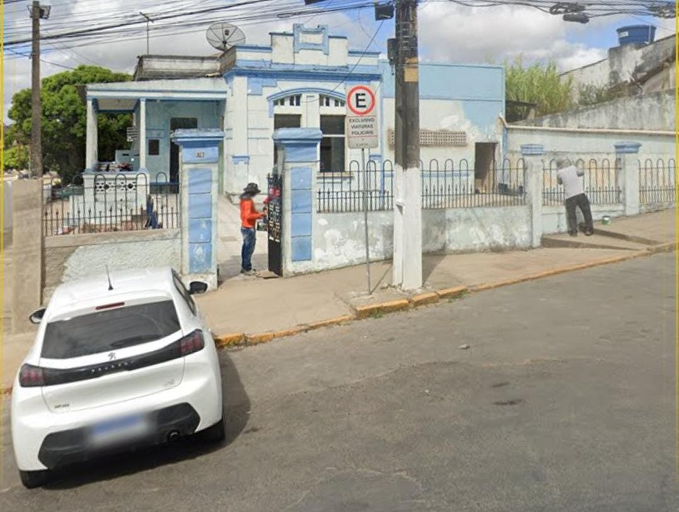  Os envolvidos e as armas foram levados para a delegacia regional de Garanhuns para serem tomadas as medidas cabveis (Foto: Reproduo/Google Street View)