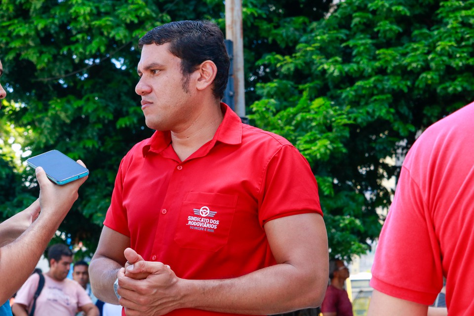 O presidente do Sindicato dos Rodovirios do Recife e Regio Metropolitana, Aldo Lima, detalhou sobre a paralisao da categoria  (Foto: Marina Torres/DP )