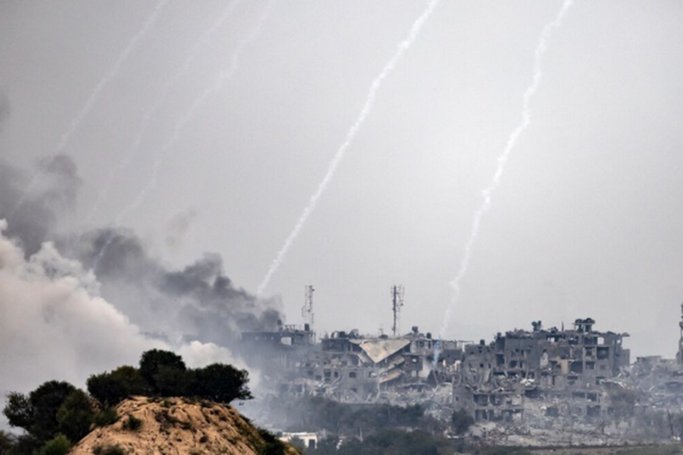 Os combatentes do Hezbollah lanaram uma ''salva de foguetes'' contra Safed (Crdito: AFP)