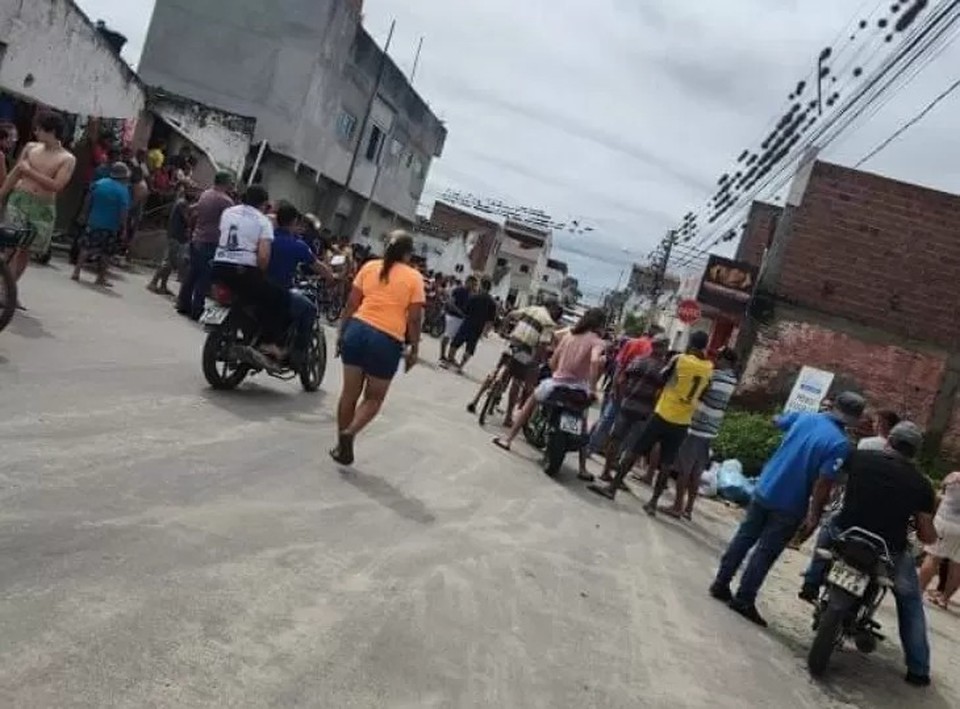 A vtima foi executada em uma padaria, em pleno movimento de clientes e funcionrios, no Agreste do Estado  (Foto: Reproduo/Redes Sociais )