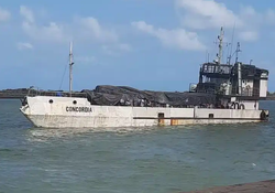 Marinha encontra corpo em rea prxima ao local onde navio de carga afundou com nove pessoas em Pernambuco (Foto: Reproduo)