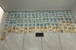 R$ 72 mil reais  encontrado pela Polcia Federal na casa de assessor de Gustavo Gayer (Crdito: PF / Divulgao)