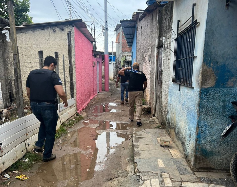 A Operao Linhas Cruzadas tambm teve apoio de policiais e delegados lotados na 7 Delegacia Seccional (DESEC) (Foto: Reproduo/PCPE)