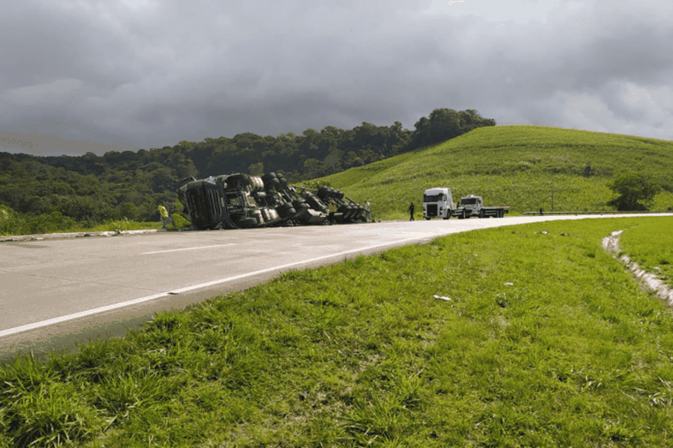 O acidente aconteceu na Zona da Mata (Foto: Reproduo )