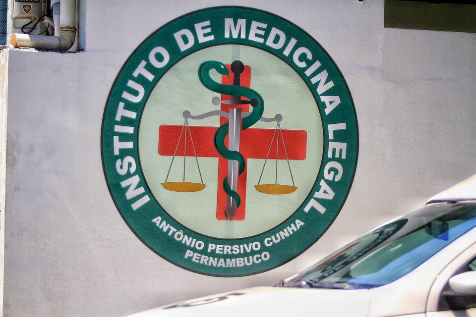 O corpo foi encaminhado para o Instituto de Medicina Legal (IML), no bairro de Santo Amaro, na rea central da capital
 (Foto: Rmulo Chico/Arquivo DP)