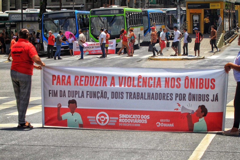 Motoristas fizeram protesto em janeiro deste ano  (Foto: Romulo Chico/Arquivo/DP)