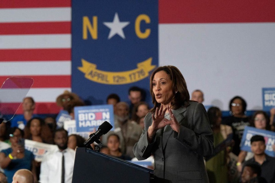 A vice-presidente Kamala Karris discursa em escola de Greensboro, na Carolina do Norte: nome  aposta para substituir Biden (Crdito: Allison Joyce/AFP)