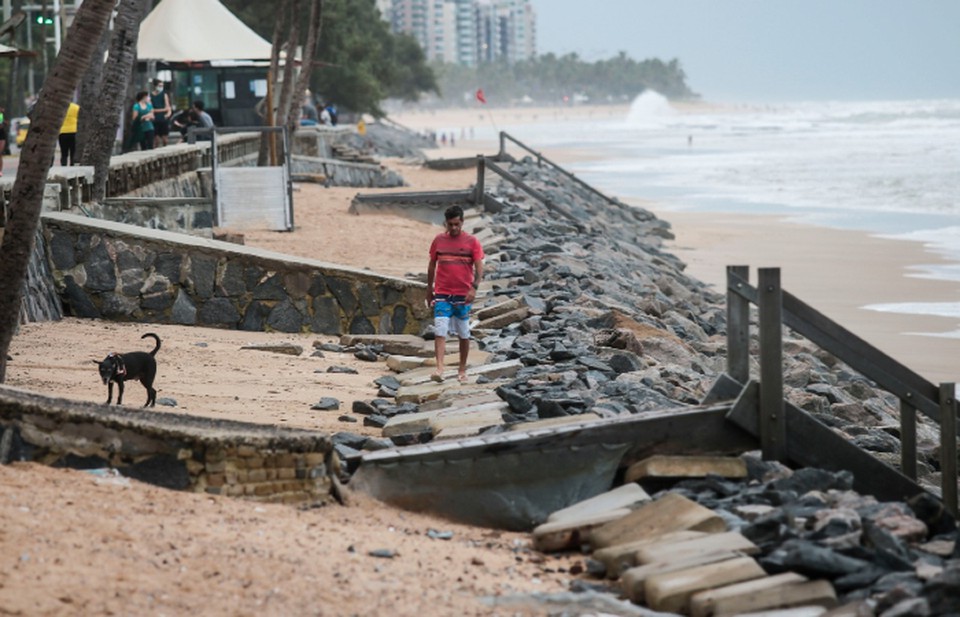 Avano do mar  um problema no Recife  (Foto: Tarciso Augusto/Esp. DP.)