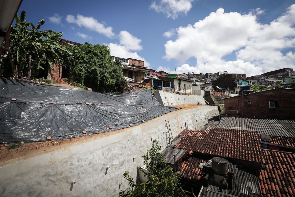 Segundo a Prefeitura do Recife, 96 obras de encostas em morros foram concludas nos ltimos trs anos e 56 contenes esto sendo executadas hoje (Foto:  Rodolfo Loepert/ Prefeitura do Recife)