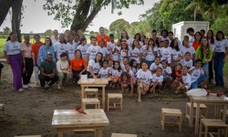 O trabalho desenvolve uma base educacional de forma acelerada de pessoas de todas as idades e em diferentes contextos sociais