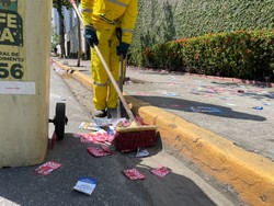 Distribuio de santinhos e aglomerao: veja irregularidades da Eleio 2024 no Recife (Foto: Mareu Arajo/DP)