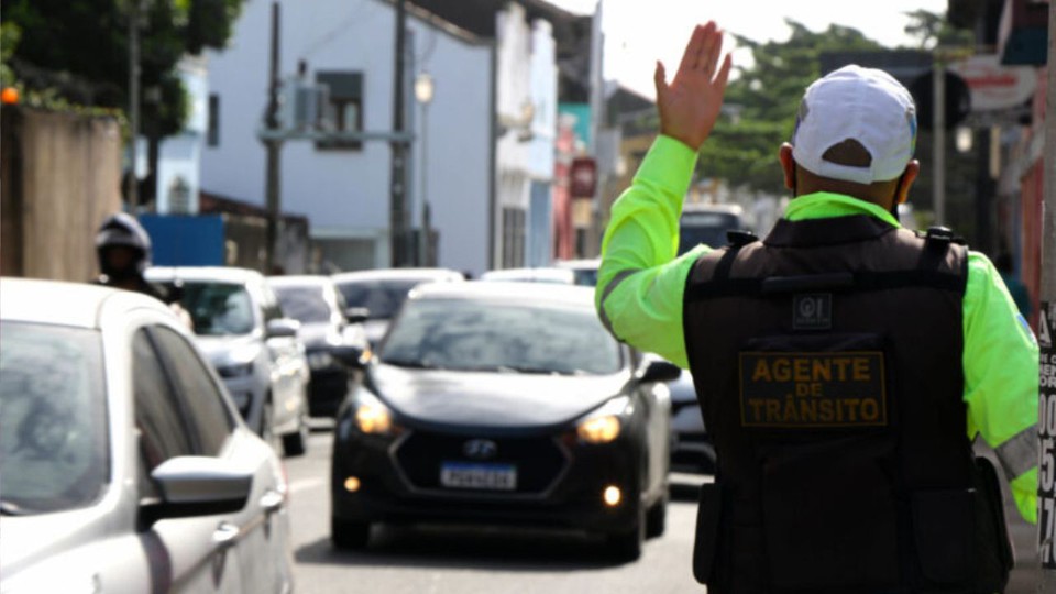 Agentes vo orientar o trnsito em Olinda  (Foto: Arquivo )