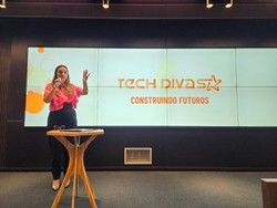 Prefeitura do Recife lana programa para impulsionar a atuao de mulheres nos setores de tecnologia e inovao  (Foto: Wagner Ramos/PCR)