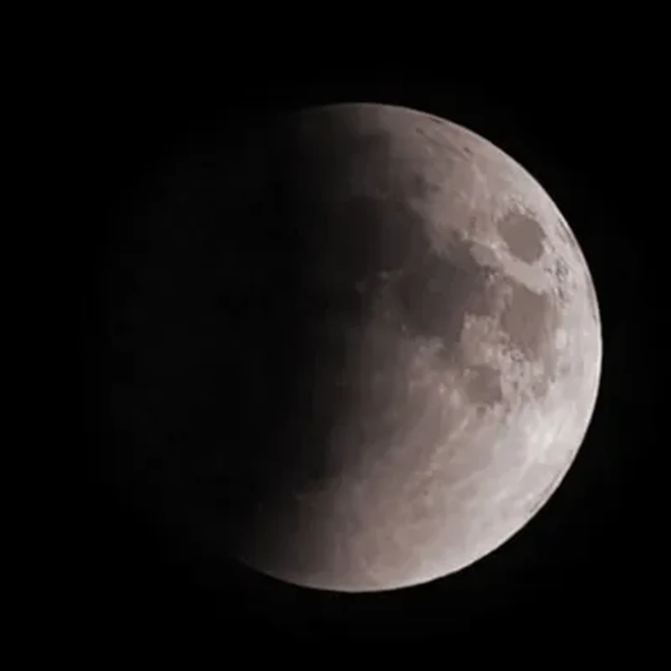 Eclipse parcial da Lua ser visto do incio ao fim  (Nasa)