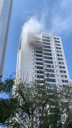 Incndio atinge apartamento no Le Parc; mulher  atendida (Foto: Reproduo/Whatsapp)