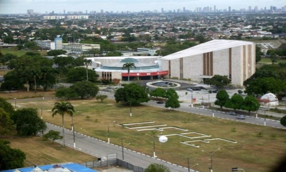 Os candidatos devem possuir formao superior, alm de especializao, mestrado ou doutorado, conforme a vaga pretendida (Foto: Arquivo/DP)