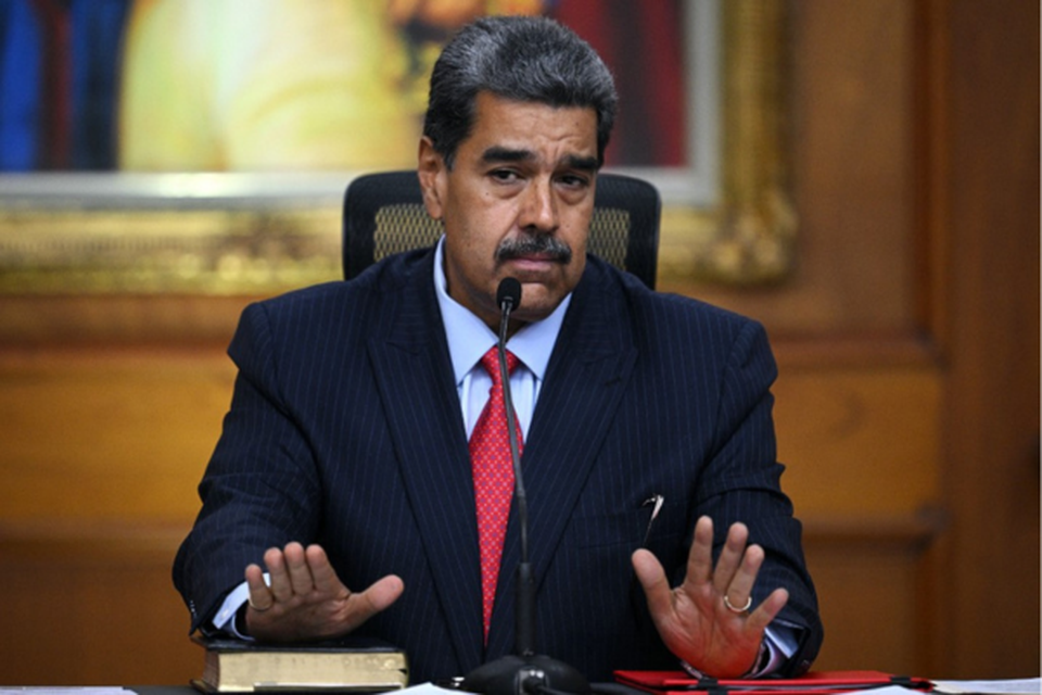 Maduro ps a culpa do no atraso da divulgao dos resultados suposto ''ataque hacker'' (Crdito: FEDERICO PARRA / AFP)