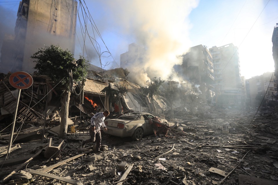 Mais de 90 paramdicos e bombeiros j foram mortos em todo o pas por ataques israelenses desde 8 de outubro do ano passado (foto: AFP)