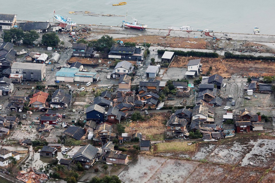 Esta foto area fornecida pela Jiji Press mostra danos na cidade de Suzu, Ishikawa (Crdito: STR / JIJI PRESS / AFP
)