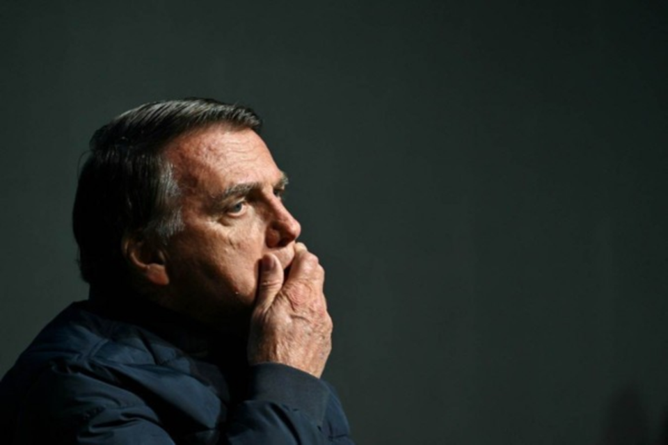 Para especialistas, projeto pode beneficiar o ex-presidente Bolsonaro  (Crdito: Evaristo Sa / AFP)