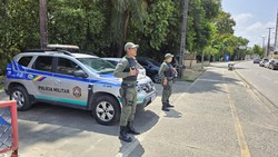 Tio invade escola e asfixia estudante, que precisa ser socorrida por ambulncia (Foto: Divulgao/SDS-PE)