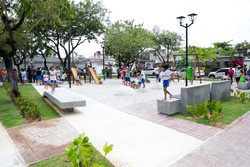 Praa do Jacar, no Ipsep,  entregue aos moradores aps requalificao    (Foto: Prefeitura do Recife )