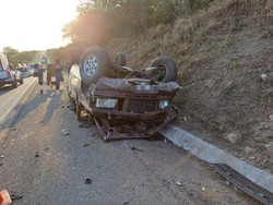 Uma pessoa morre e quatro ficam ferias em acidente na BR-232 (Foto: PRF)