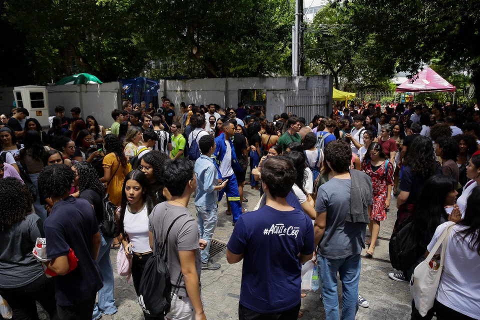 Candidatos fizeram Enem na Unicap  (Foto: Rafael Vieira/DP Foto)