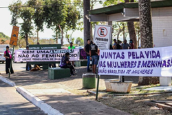 Amigos e familiares se despedem de vtima de feminicdio no Gama