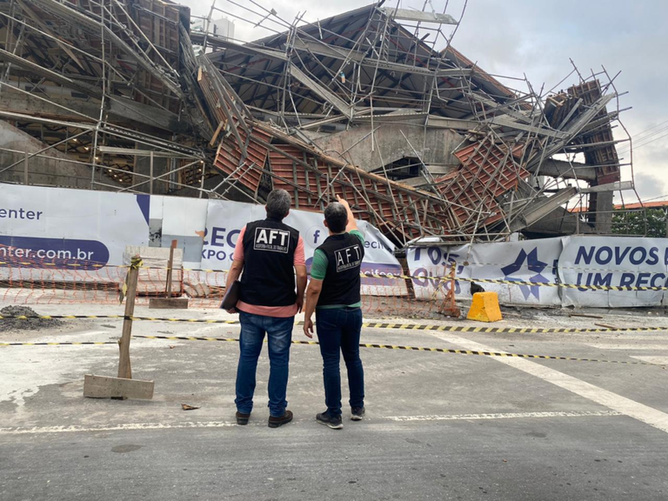 Parte de obra foi embargada no Recife  (Foto: MPT)