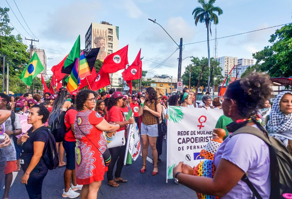 
Neste ano, o evento teve o mote ''Pela vida de todas as mulheres: Pela legalizao do aborto. Contra o racismo ambiental e as violncias. No s privatizaes!'' (Foto: Adelmo Lucena/DP)